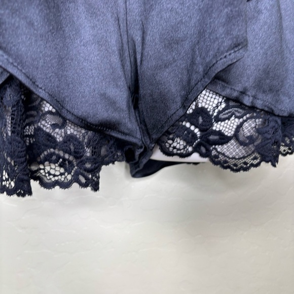 Lace Trim Satin Backless Romper Black S - Picture 4 of 10